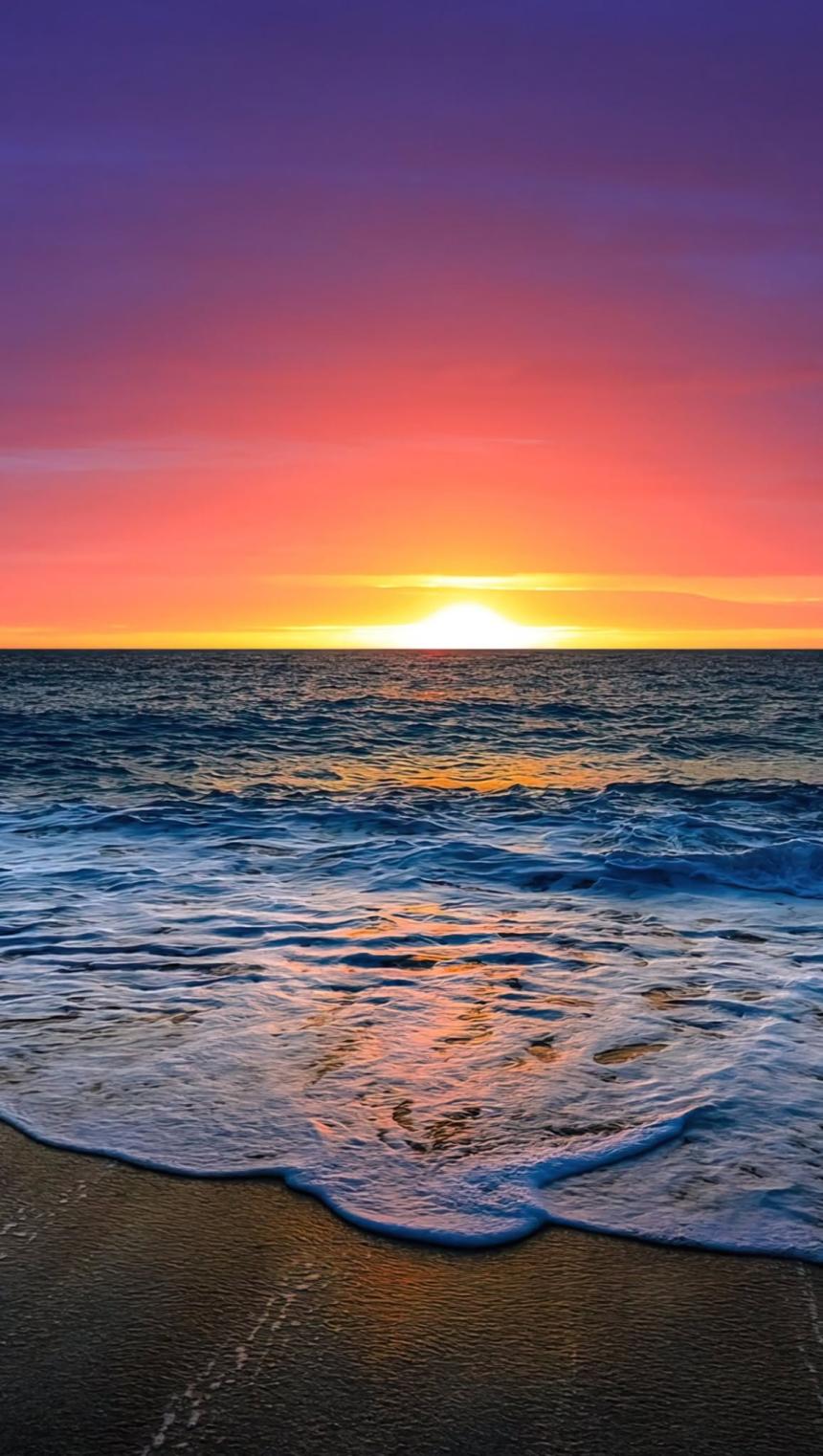 Vibrant Ocean Sunset Wallpaper